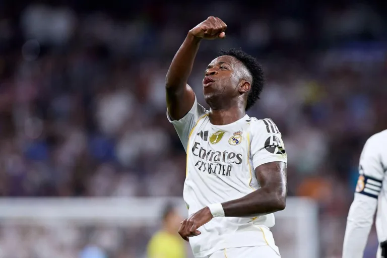 Vini Jr brilha com dois gols e Real Madrid vence o Villarreal na LaLiga