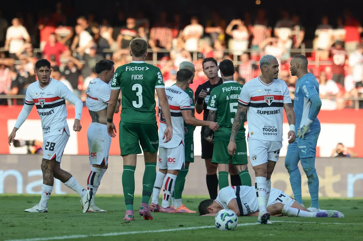 CBF atende pedido do São Paulo e divulga áudios do VAR do clássico contra o Palmeiras