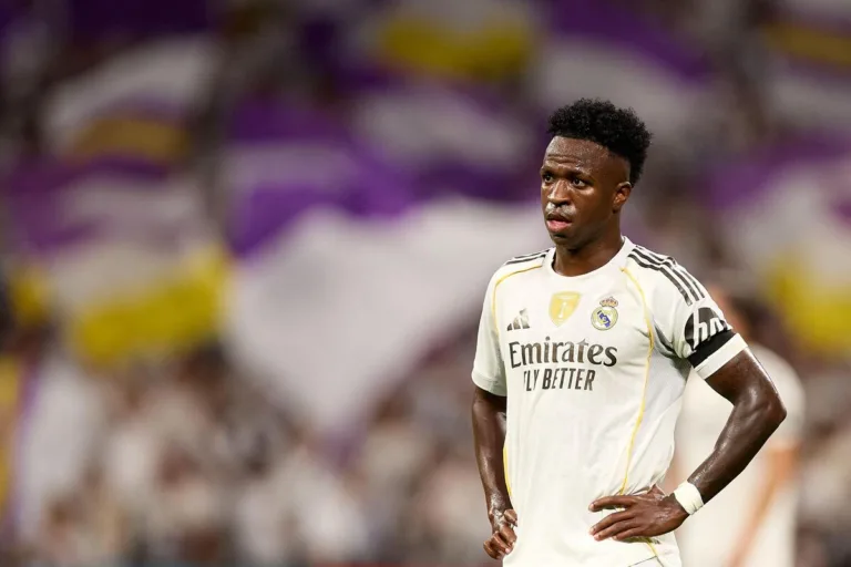 Al-Ahli quer pagar R$ 1,5 bilhão por Vinicius Jr., diz jornal inglês Al-Ahli quer pagar R$ 1,5 bilhão por Vinicius Jr., diz jornal inglês