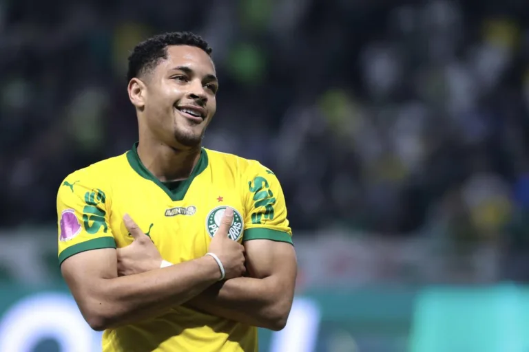 Palmeiras tenta manobra com o STJD para não perder Vitor Roque na reta final; entenda