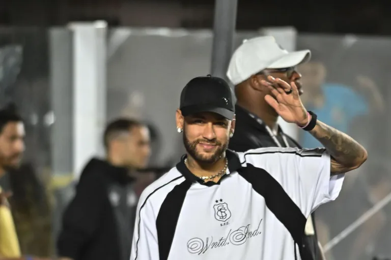 Marcelo Teixeira comenta futuro de Neymar e não confirma renovação no Santos.