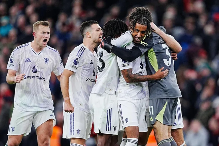 Grupo árabe prepara oferta ao Manchester United e busca incluir ídolos no comando, diz jornal