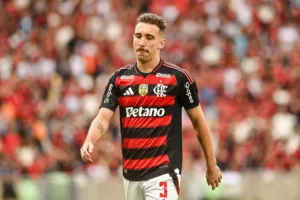 Léo Ortiz acelera recuperação para tentar jogar contra o Racing no Maracanã