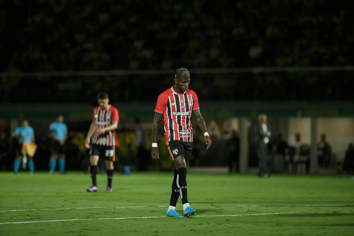 Arboleda ‘abandona’ o São Paulo e não joga contra o Cruzeiro
