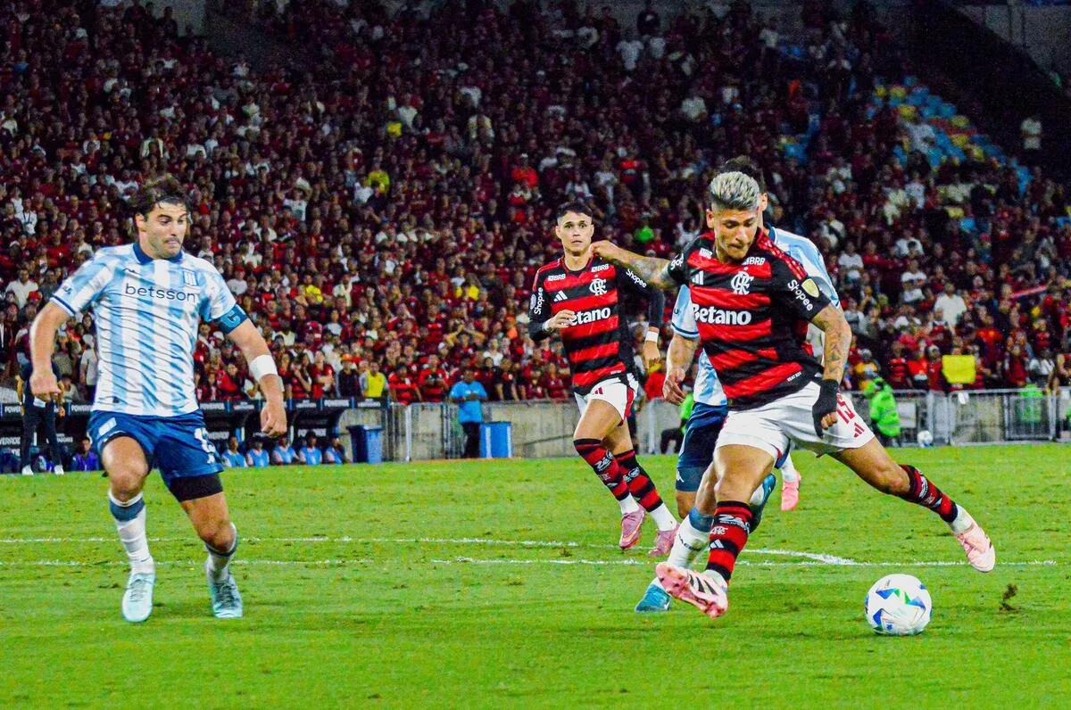 Flamengo busca sua 5ª final da Libertadores diante do Racing