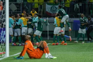 Palmeiras tem noite histórica, goleia a LDU e vai à decisão da Libertadores