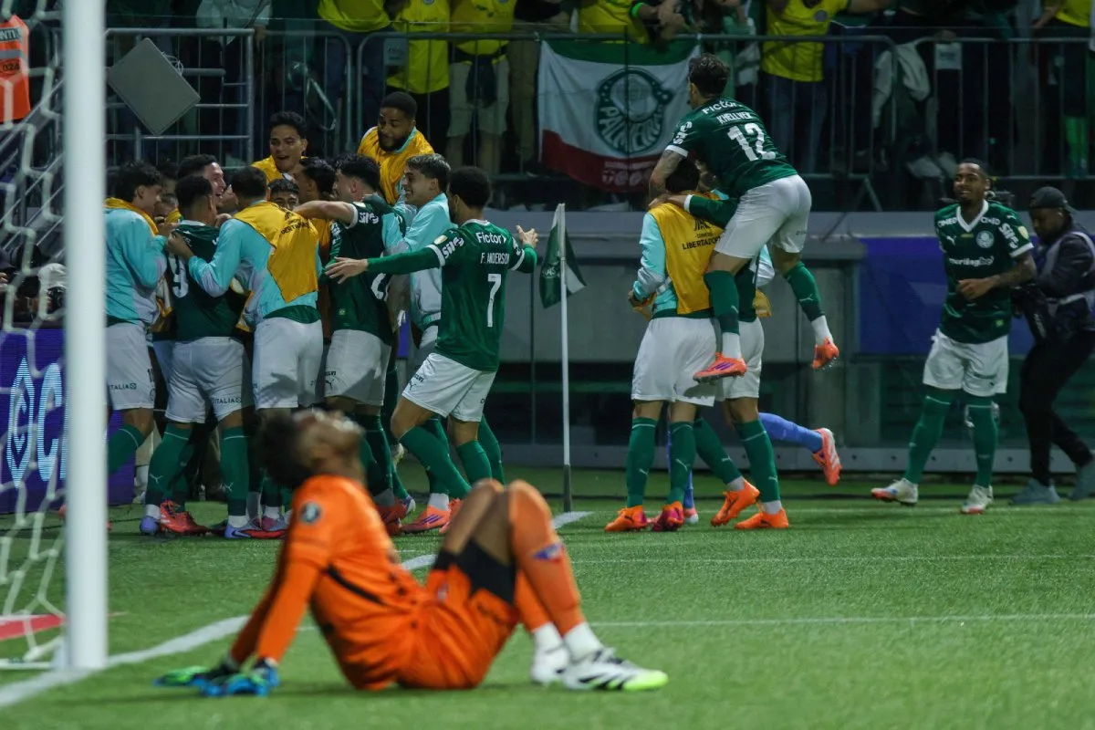 Palmeiras tem noite histórica, goleia a LDU e vai à decisão da Libertadores
