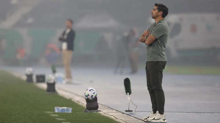Luxemburgo critica fala de Abel sobre a torcida e exalta presidente do Palmeiras Luxemburgo critica fala de Abel sobre a torcida e exalta presidente do Palmeiras