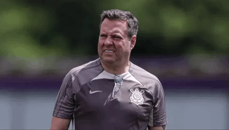 Médico do Corinthians se demite e critica influência política: ‘Osmar não sabe de futebol’