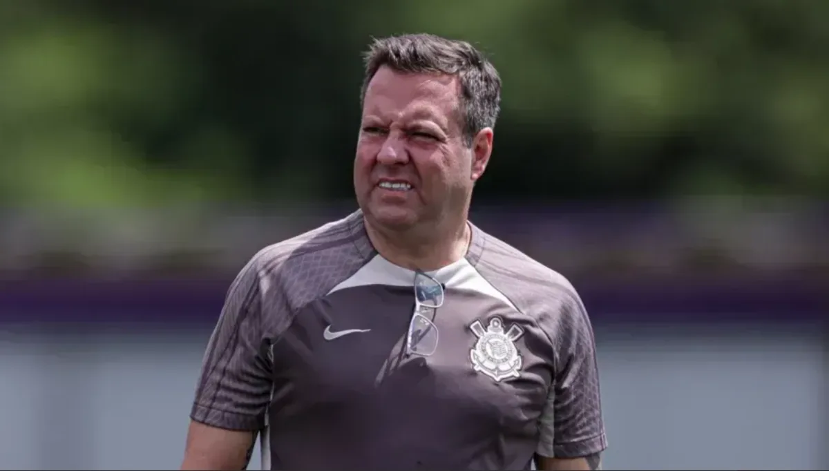 Médico do Corinthians se demite e critica influência política: ‘Osmar não sabe de futebol’