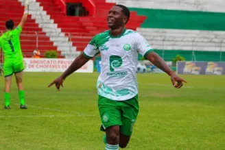 Bryan Angulo comemora gol pela LDU Portoviejo