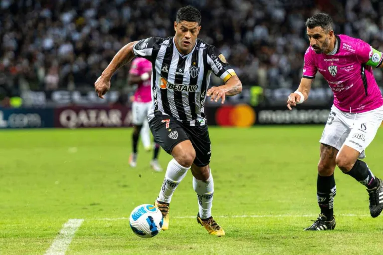 Conmebol divulga áudios do VAR e revela divergência em pênalti contra o Atlético-MG