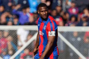 Botafogo tenta a contratação de zagueiro colombiano, diz site