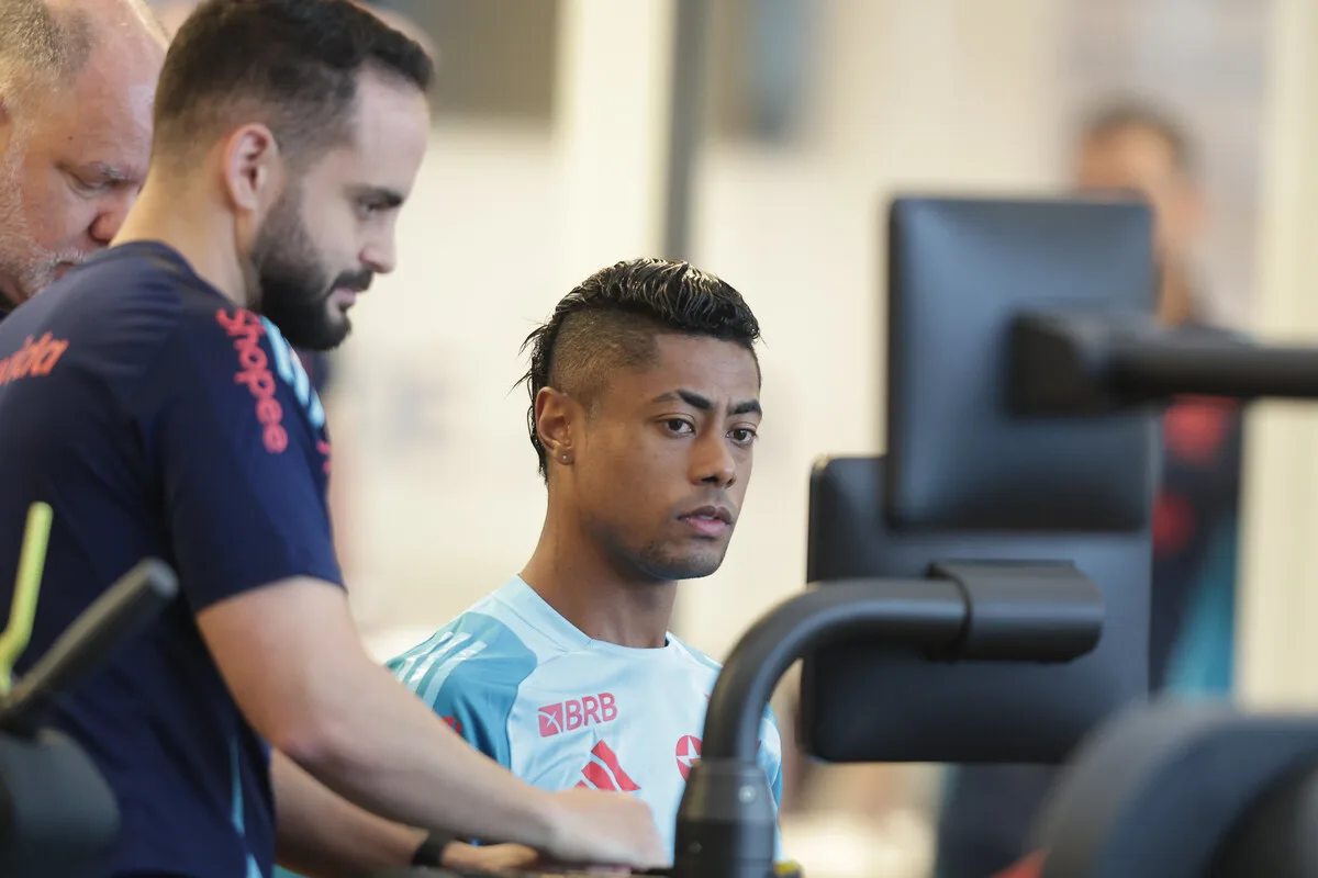 Bruno Henrique recebe multa e pode jogar pelo Flamengo na Libertadores