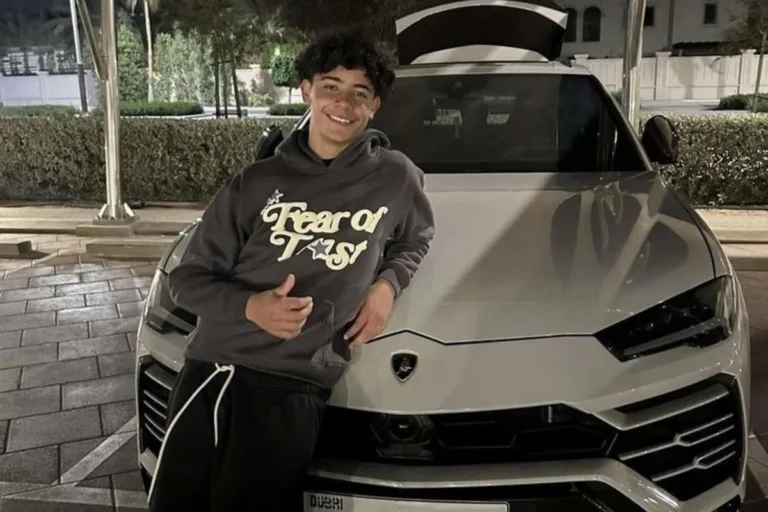 Filho de Cristiano Ronaldo ganha Lamborghini de R$ 1,65 milhão e posta nas redes