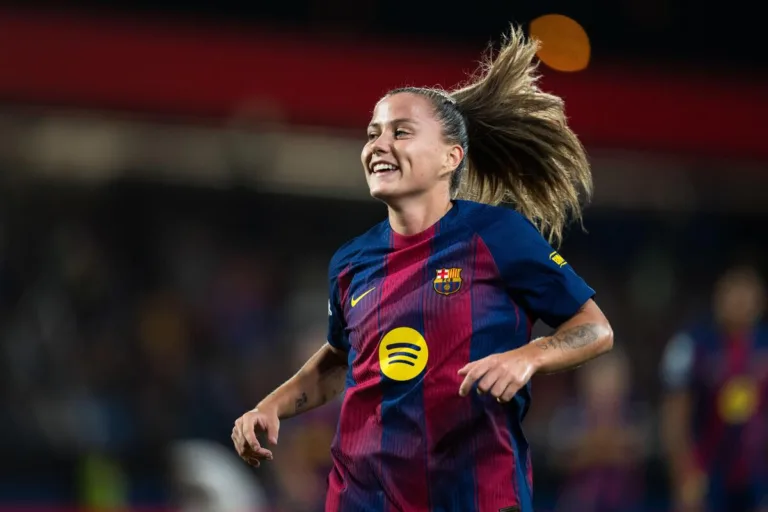 Fenômeno no game e craque na vida real: conheça Claudia Pina, estrela do Barcelona