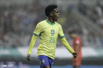 Estêvão em jogo da seleção brasileira contra a Coreia do Sul