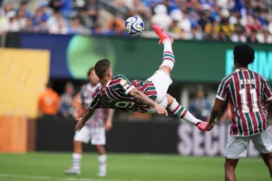 Reserva do Fluminense e Flaco López aparecem no Top 10 de melhores do mundo no jogo aéreo