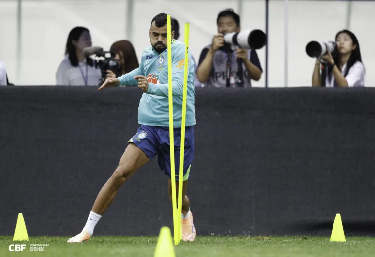 Com lágrimas nos olhos, Fabrício Bruno pede: ‘Não sejam covardes’