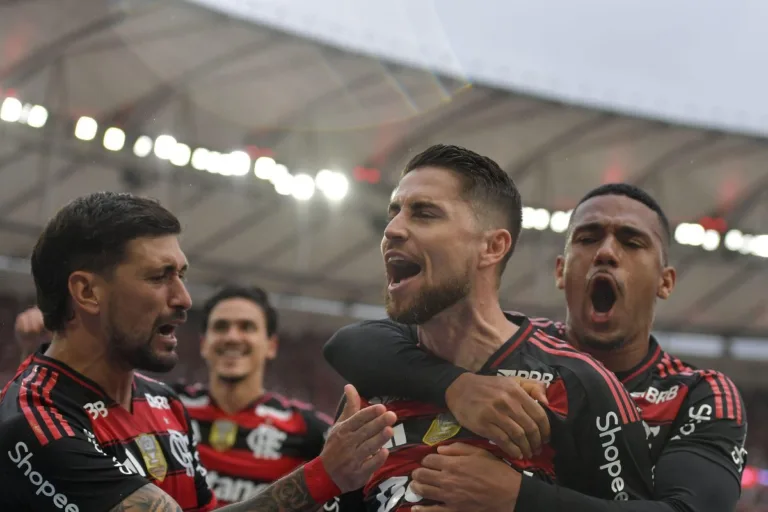 Libertadores 2025: Flamengo surge à frente do Palmeiras em lista de favoritos
