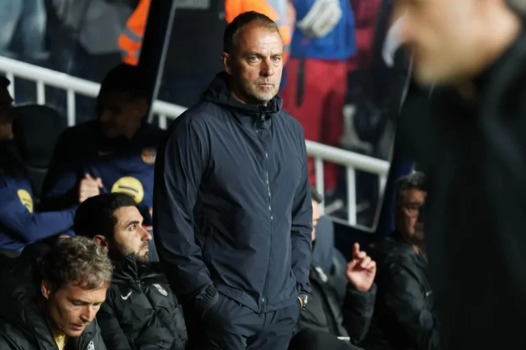 Barcelona tem um problema: Flick pode deixar o clube. Veja os motivos