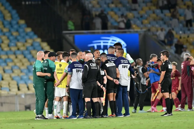 Árbitro diz que Juventude se recusou a voltar a jogar em confusão após gol do Fluminense