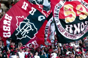 Torcedores do Flamengo ficam feridos em acidente a caminho de Buenos Aires