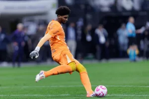 Corinthians tem retornos e cinco desfalques para duelo com o Vitória