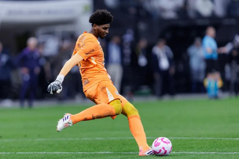 Corinthians tem retornos e cinco desfalques para duelo com o Vitória