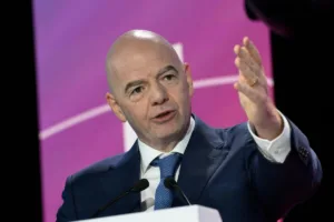 Presidente da Fifa diz que não resolve conflito e reforça calendário da Copa do Mundo