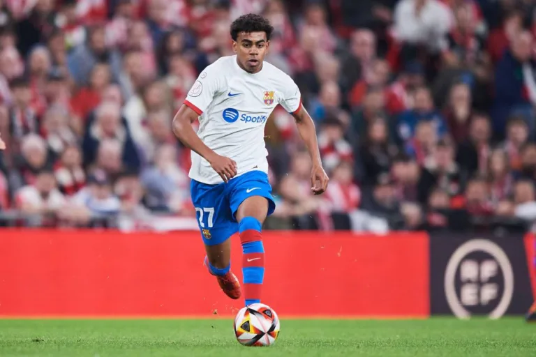 Lamine Yamal está de volta! Flick confirma joia no Barcelona neste sábado