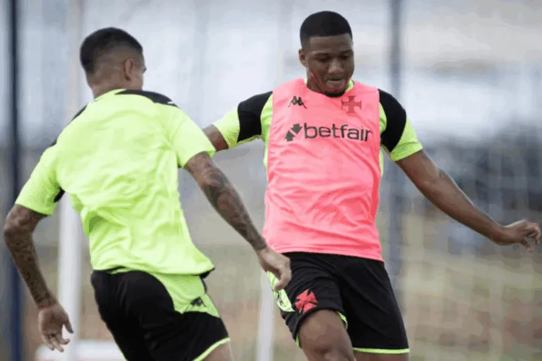 Vasco admite negociar lateral que recebeu sondagens de outros clubes