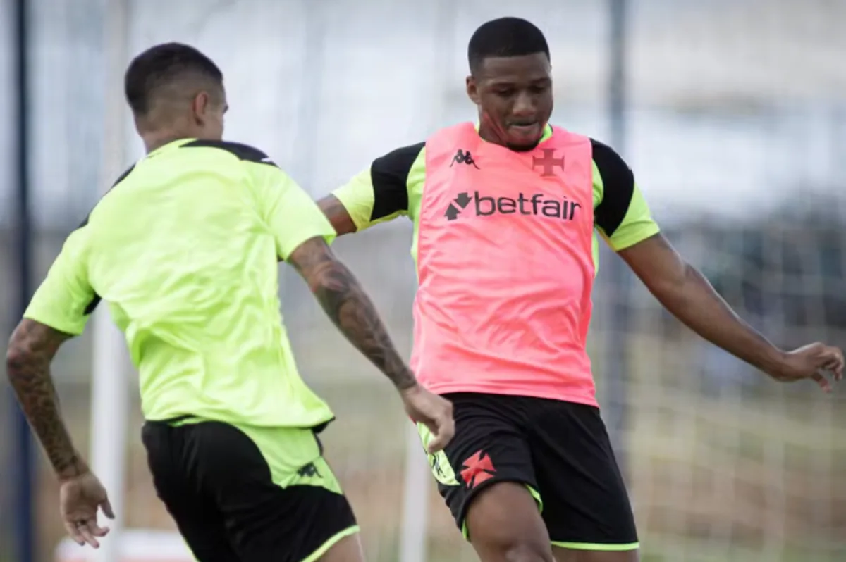 Vasco admite negociar lateral que recebeu sondagens de outros clubes