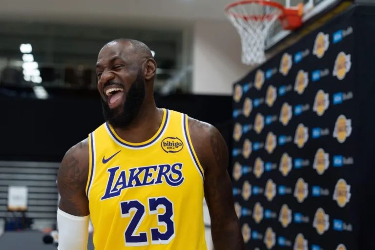 LeBron James faz pegadinha com o mundo em sua “Segunda Decisão”