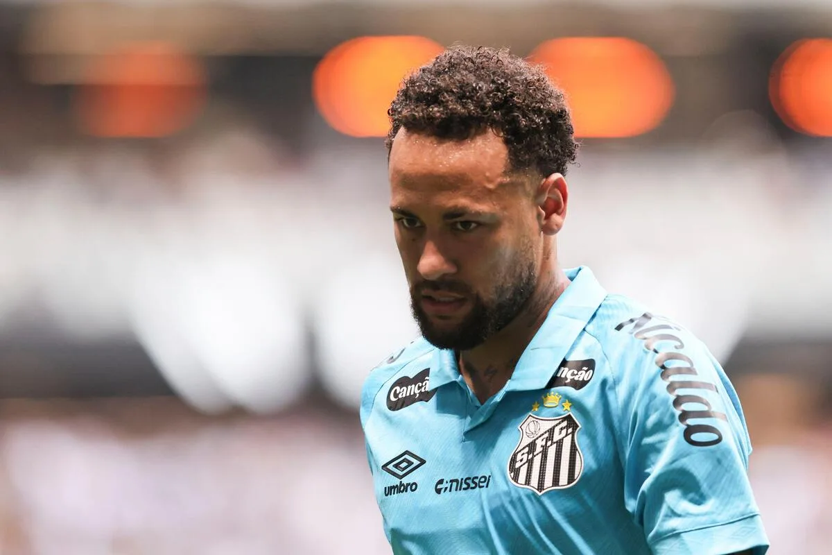 Jornal espanhol volta a criticar Neymar: “Longe de ser jogador profissional”