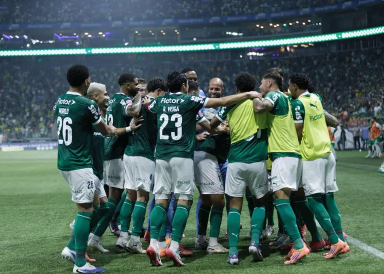 Palmeiras alcança campanha histórica e liderança isolada no Brasileirão
