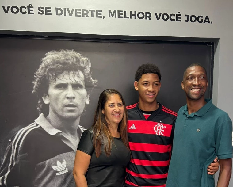 Reforço chegando! Flamengo contrata joia de 15 anos que estava na mira do Palmeiras