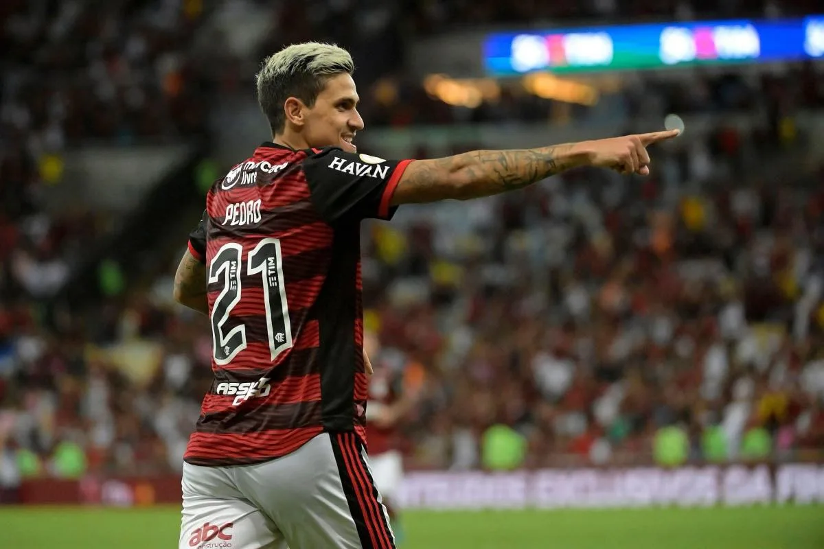 Flamengo “segura” Pedro e joga tudo em Arrascaeta. Entenda estratégia do clube