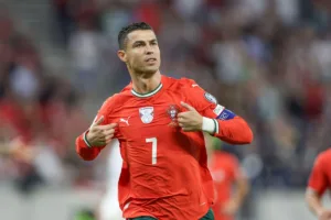 Cristiano Ronaldo escapa de suspensão, mas ainda tem risco de perder início da Copa