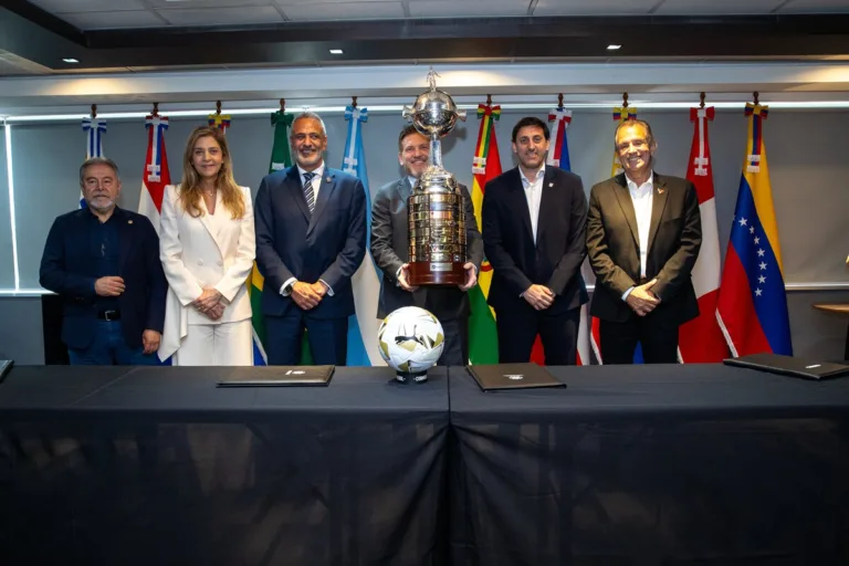 Presidente da Conmebol confirma final da Libertadores em Lima Presidente da Conmebol confirma final da Libertadores em Lima
