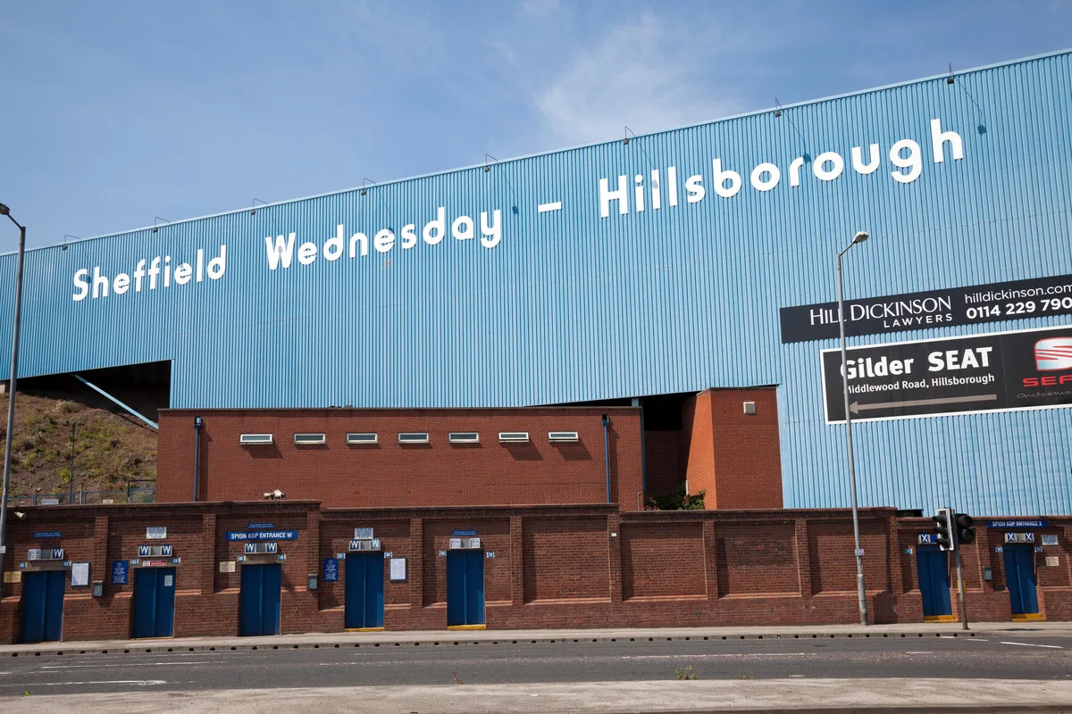 Clube entre os mais antigos do mundo tem dono afastado e perde pontos na Inglaterra