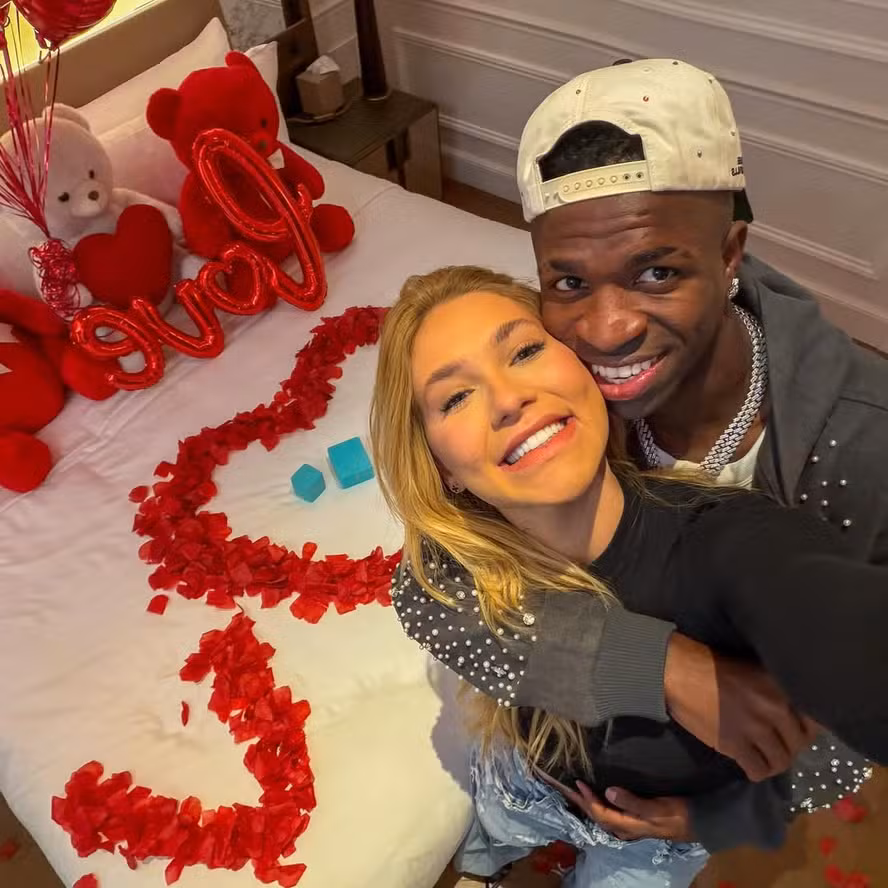 Vini Jr. le da una romántica sorpresa a Virginia: ‘Amor’ Vini Jr. le da una romántica sorpresa a Virginia: ‘Amor’