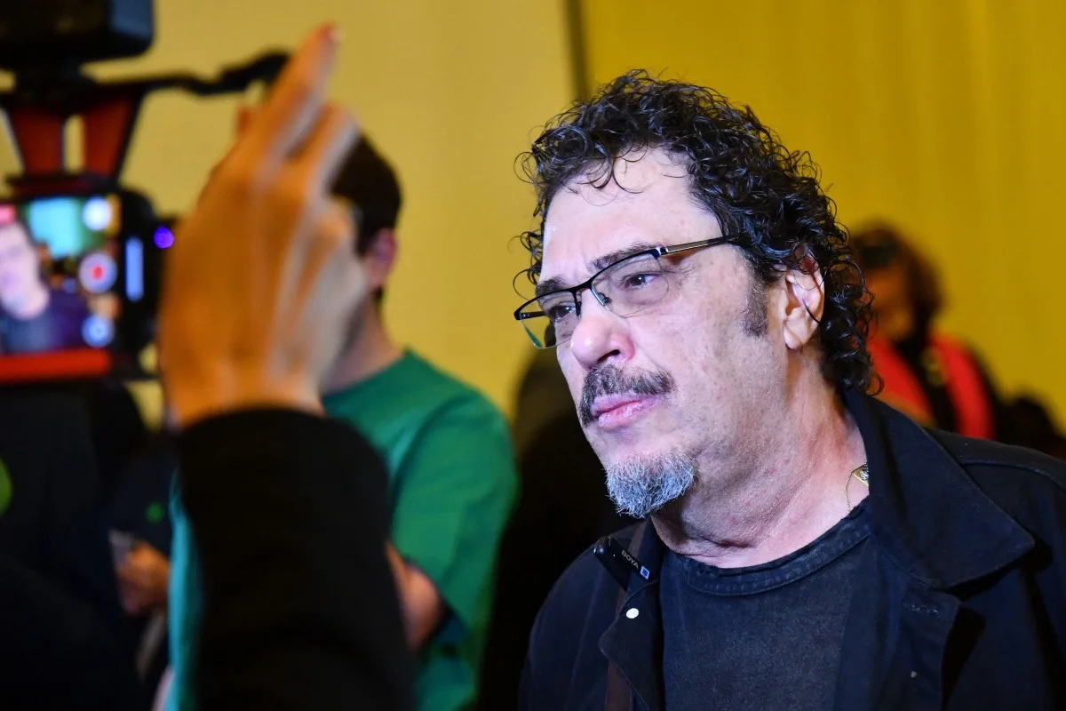 Casagrande detona arbitragem no Brasileiro: ‘O campeonato está manchado mesmo’