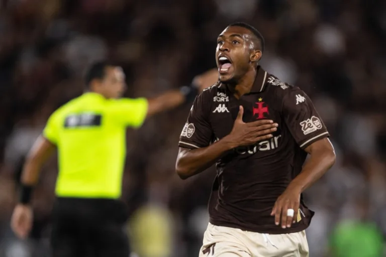 Vasco vence o Fluminense e já sonha com vaga na Libertadores