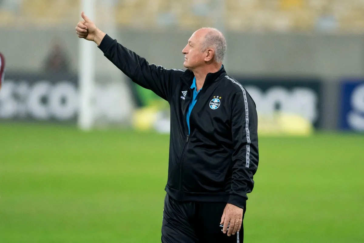 Felipão faz balanço da temporada do Grêmio e defende permanência de Mano Menezes