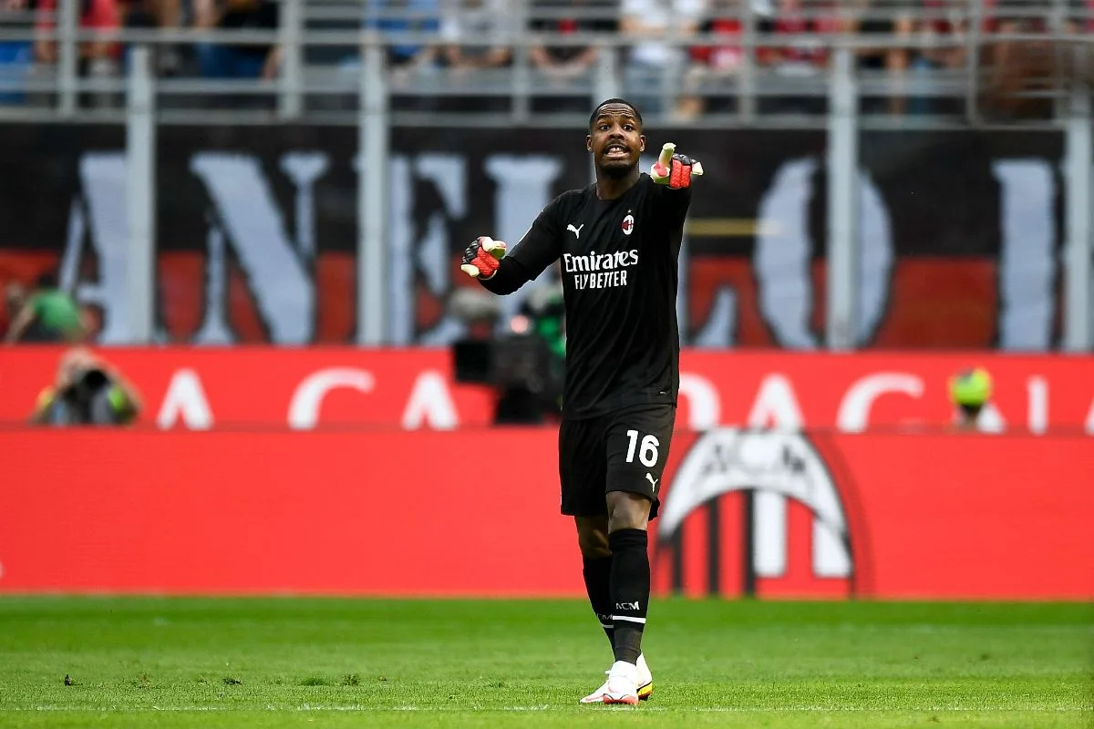 Sem acordo para renovação, goleiro do Milan desperta interesse de Chelsea, Inter e Juventus