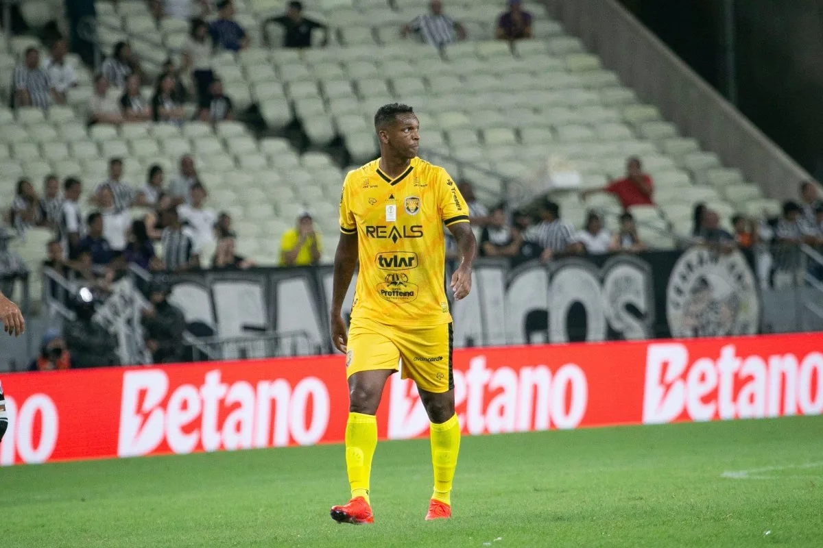 Ex-Corinthians e Seleção, Jô é preso por atraso de pensão alimentícia