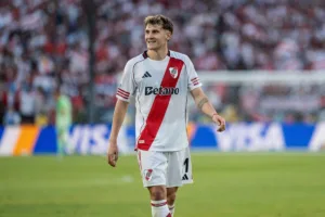 Vasco aumenta proposta por Facundo Colidio e mantém negociações com o River Plate