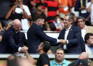 Presidente do Flamengo manda recado para Leila Pereira após o título da Libertadores