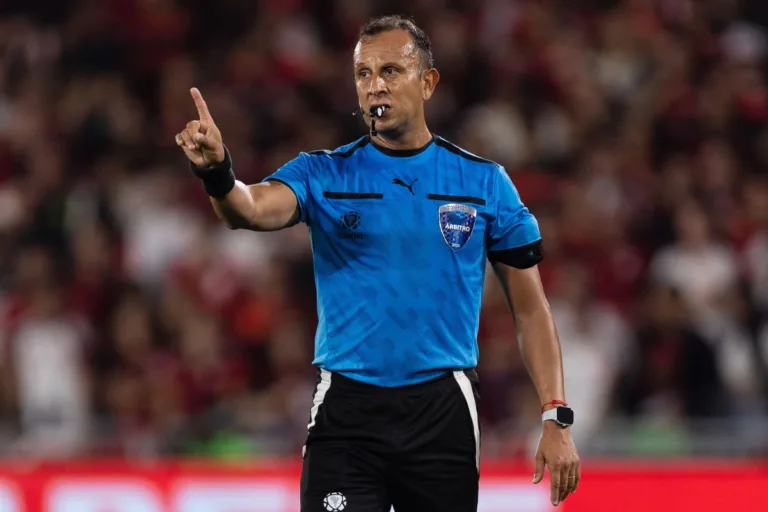 Flamengo x Palmeiras: Conmebol escolhe um argentino para apitar a decisão da Libertadores